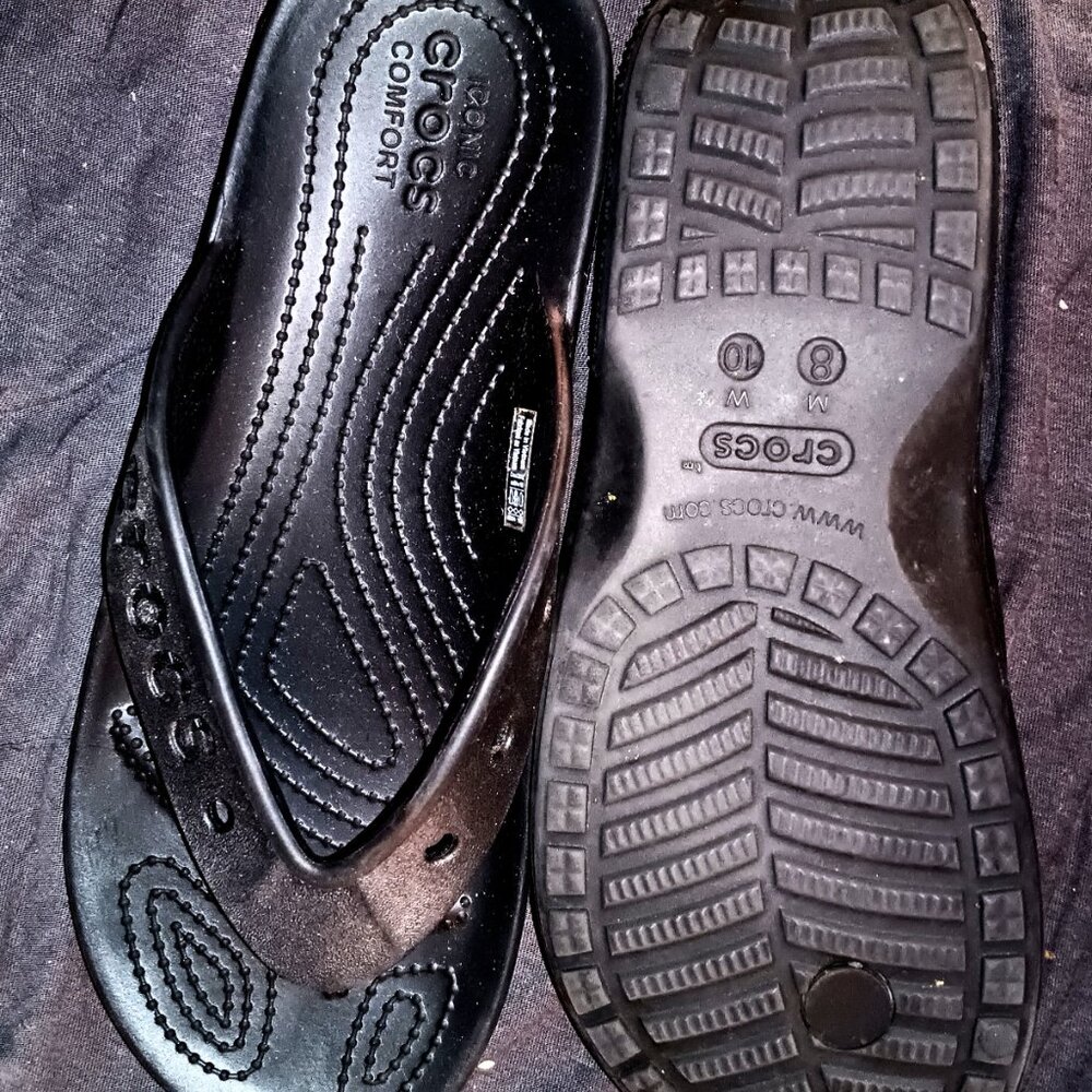 CROCS Black Women's Cushioned Flip Sandals - Picture 4 of 4